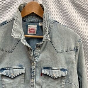 Levi’s Classic Fit Western Denim Shirt